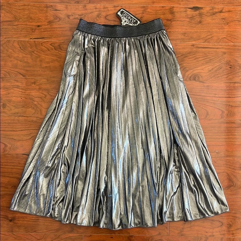NWT Angie Silver Metallic Pleated Midi Skirt